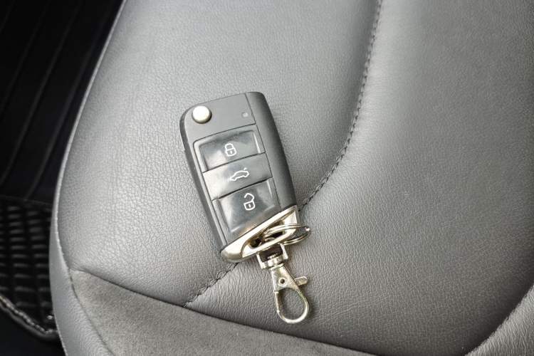 Used Volkswagen Tiguan L 2019 Revised 330TSI Automatic Two-Wheel Drive Smart & Luxury Edition China VI Standard
