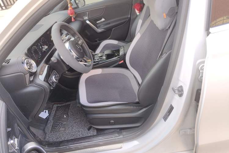 Used Mercedes-Benz A-Class 2022 Revised Version A 200 L Sport Sedan Fashionable Style