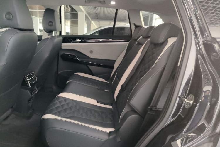 Used Volkswagen ID.6 CROZZ 2022 Long-Range PRO Edition
