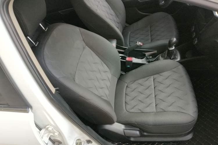 Used Kia K2 2015 Sedan 1.4L MT GLS
