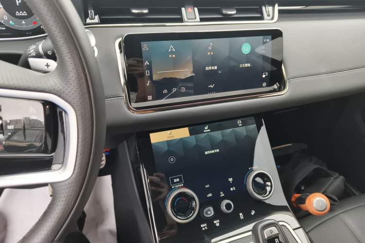 Used Land Rover Range Rover Evoque 2023 Aurora L 249 PS Collins Antique Bronze Special Edition
