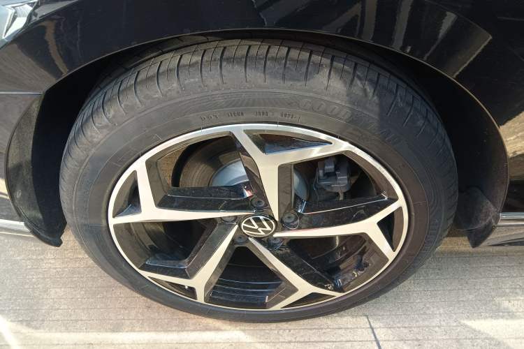 Used Volkswagen Magotan 2023 2 Million Units Limited Edition 330TSI DSG Leading Version
