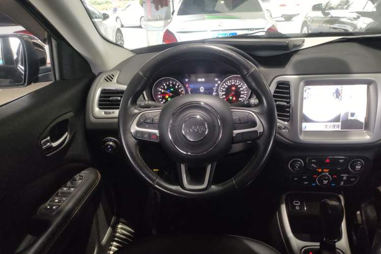 Used  Compass 2017 200T Automatic Family Edition
