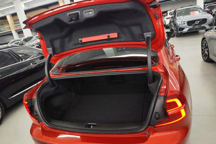 Used Volvo S60 2020 T4 Zhiyuan Sport Edition
