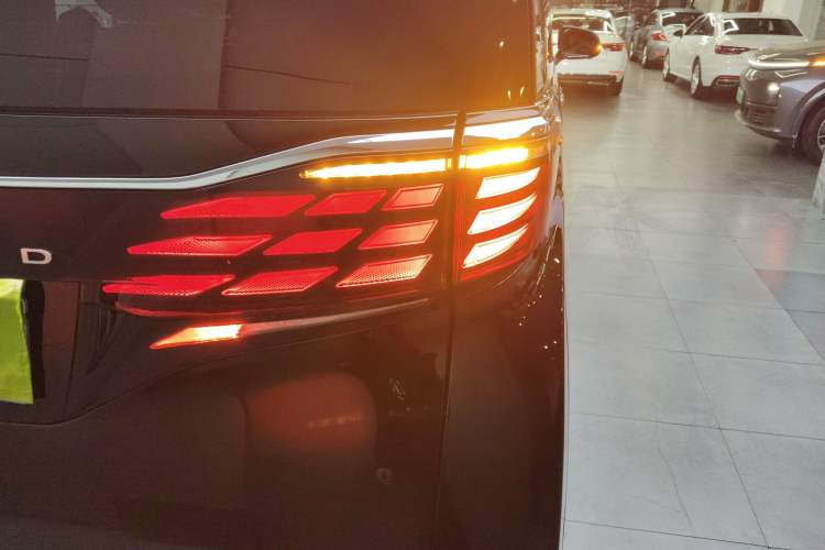 Used Toyota Alphard 2024 Dual-Engine 2.5L Deluxe Edition
