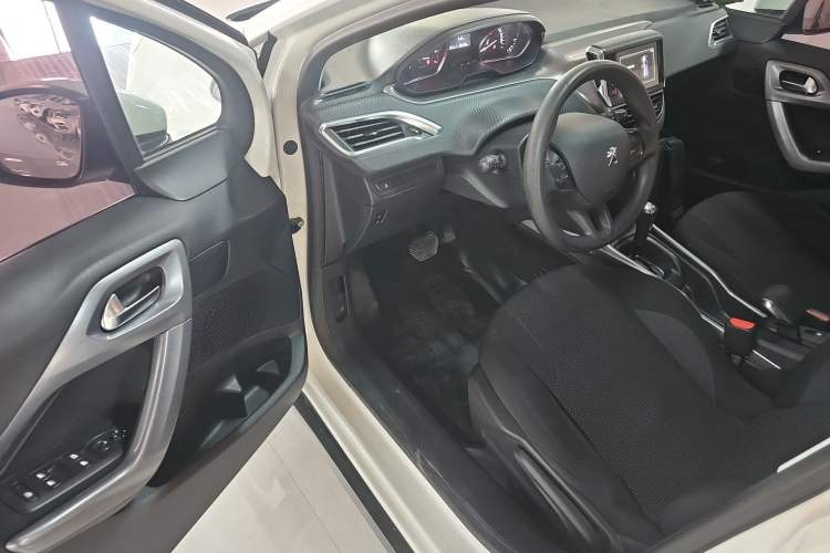 Used Peugeot 2008 2014 1.6L Automatic Fashion Edition