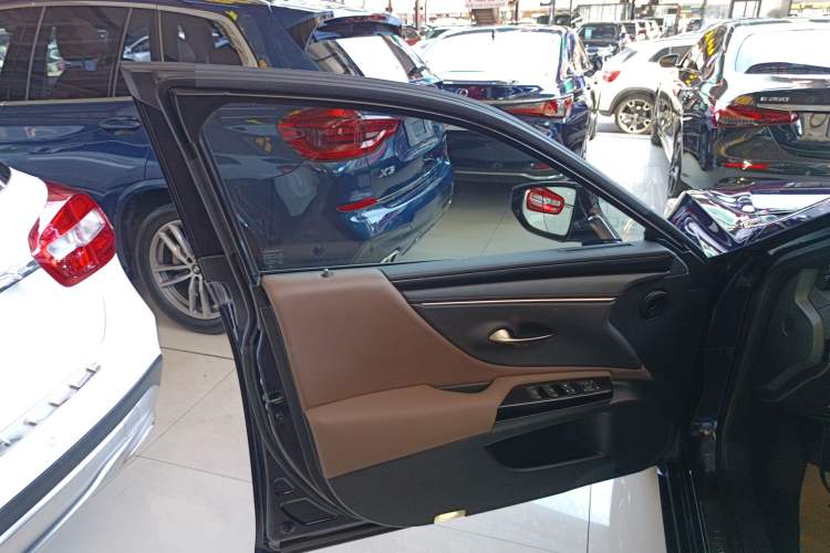 Used Lexus ES 2021 200 Excellence Edition
