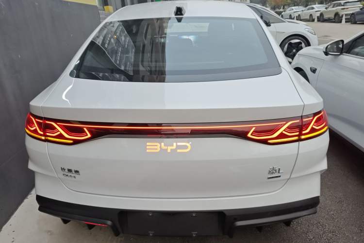 Used BYD Qin L 2025 DM-i Smart Drive 80KM Leading Model
