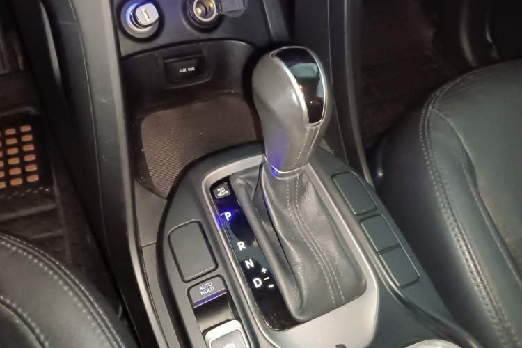 Used Hyundai Santa Fe 2013 2.4L Automatic Two-Wheel Drive Smart Version