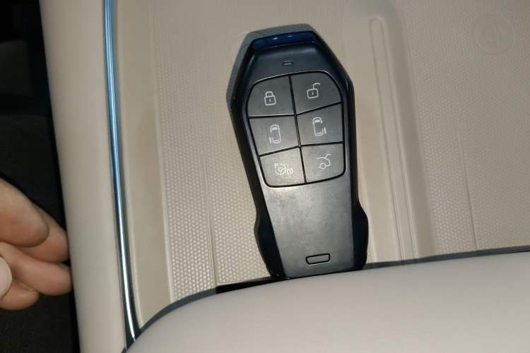 Used XPeng X9 2024 702 Ultra-Long Range Pro
