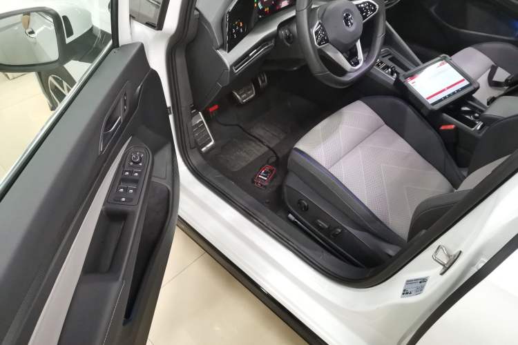 Used Volkswagen Golf 2025 300TSI R-Line