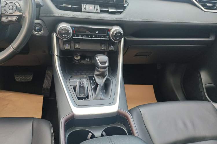 Used Toyota RAV4 2021 2.0L CVT Two-Wheel Drive Fashion PLUS Edition
