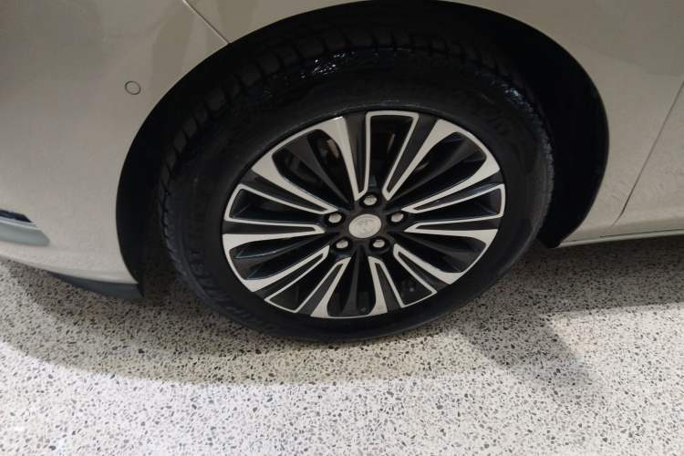 Used Buick GL8 2021 ES Landtrek 653T Luxury Model
