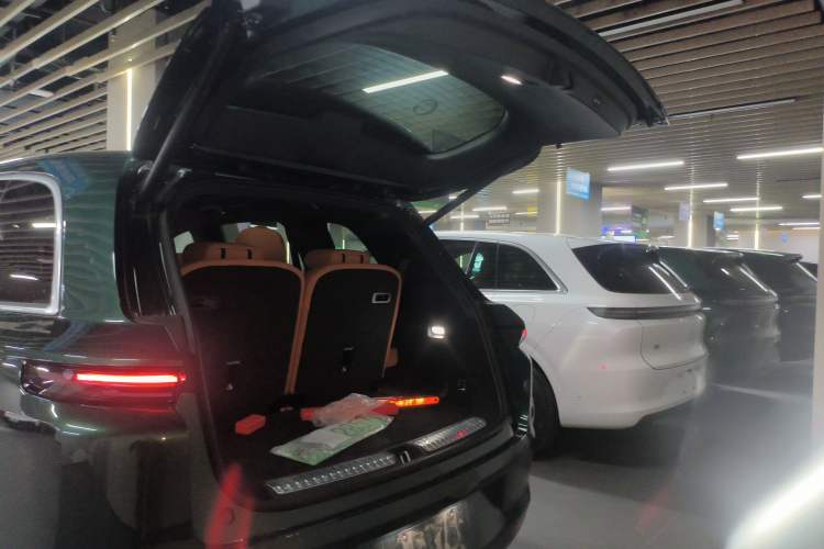 Used Li Auto L8 2025 Max Smart Refresh Edition
