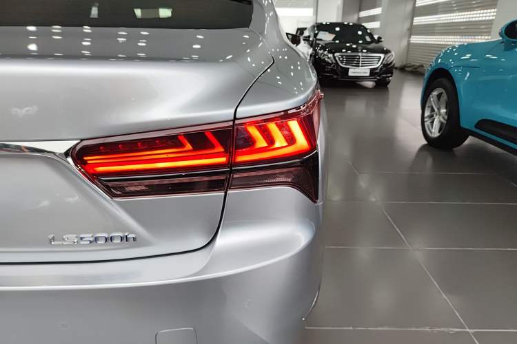 Used Lexus LS 2021 500h Executive Edition
