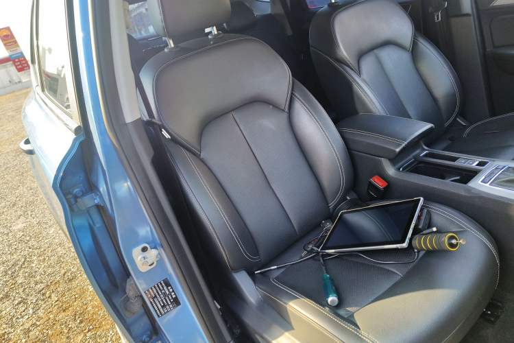 Used Roewe RX5 2016 20T Two-Wheel Drive Automatic Internet Smart Edition
