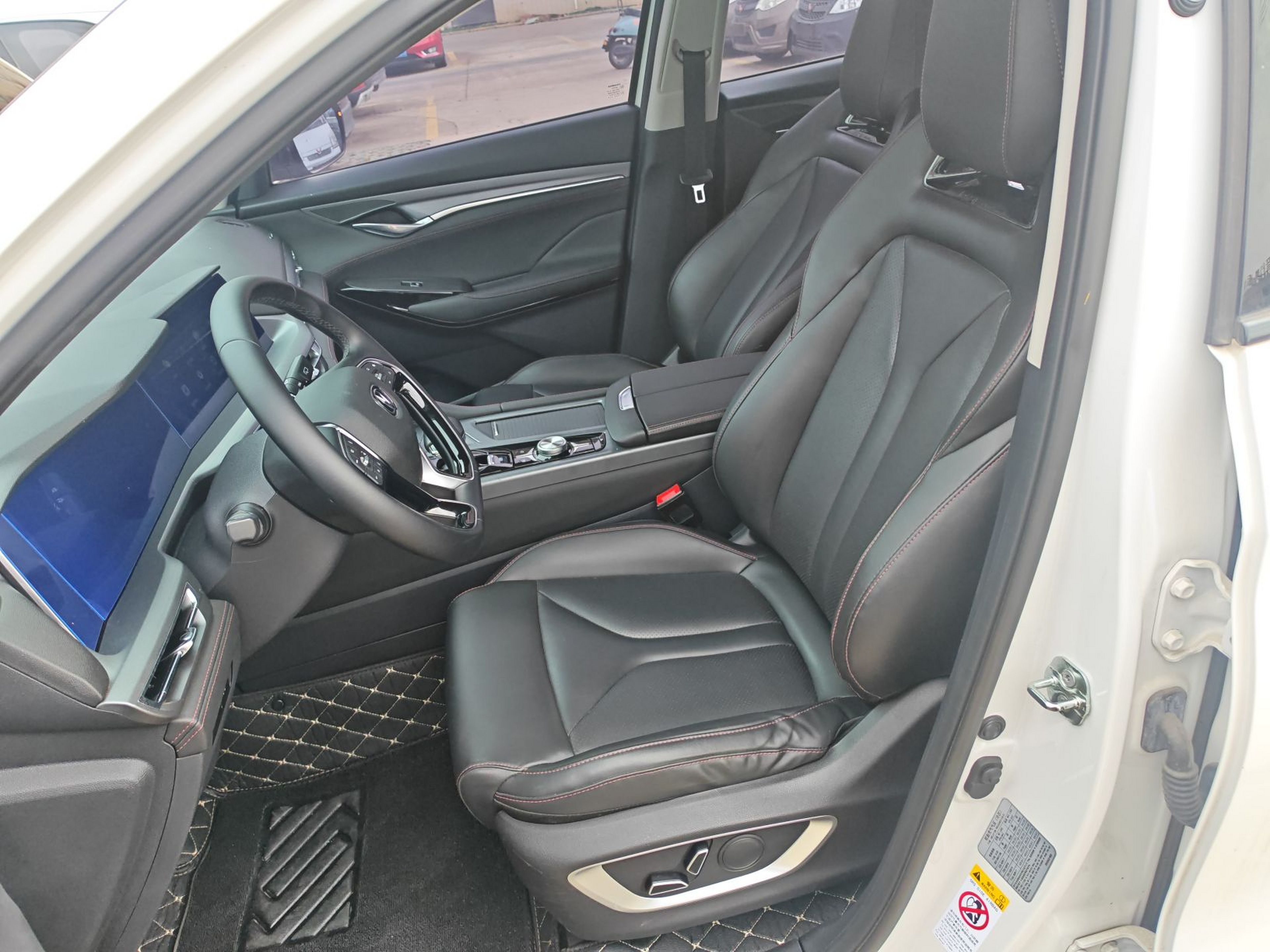 Переднее сиденье в автомобиле