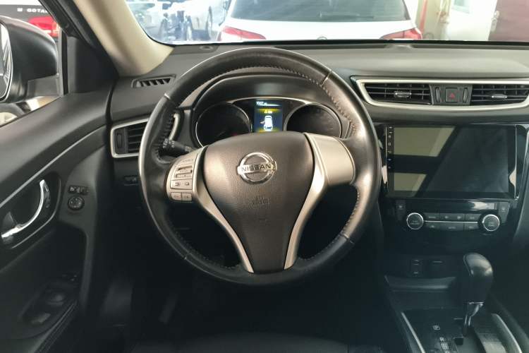 Used Nissan X-Trail 2015 2.0L CVT Comfort MAX Edition 2WD
