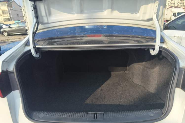 Used Roewe 360 2015 1.5L manual luxury edition