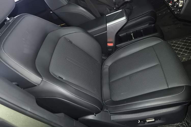 Used  V23 2025 401 Two-Wheel Drive Intelligent Driving Version