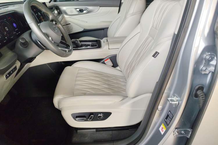 Used GAC Trumpchi GS8 2022 Linghang Series 2.0 TGDI Two-Wheel-Drive Luxury Smart Connectivity Version (7 Seats)