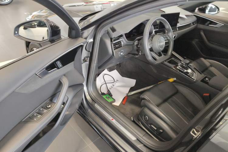 Used Audi A4L 2023 40 TFSI Luxury Dynamic Model
