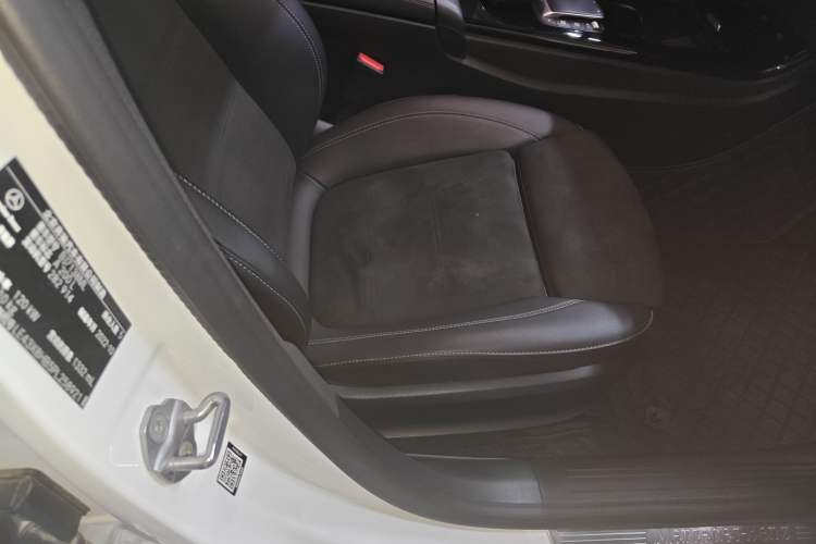 Used Mercedes-Benz A-Class 2022 Revised Version A 200 L Sport Sedan Fashionable Style
