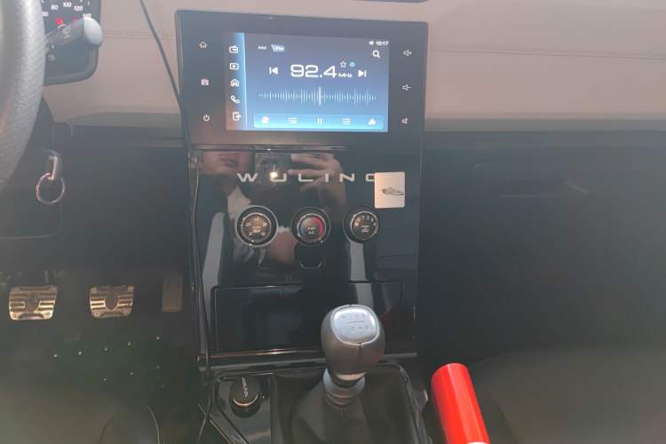 Used Wuling Zhengcheng 2021 1.5T Manual Luxury Commercial Vehicle
