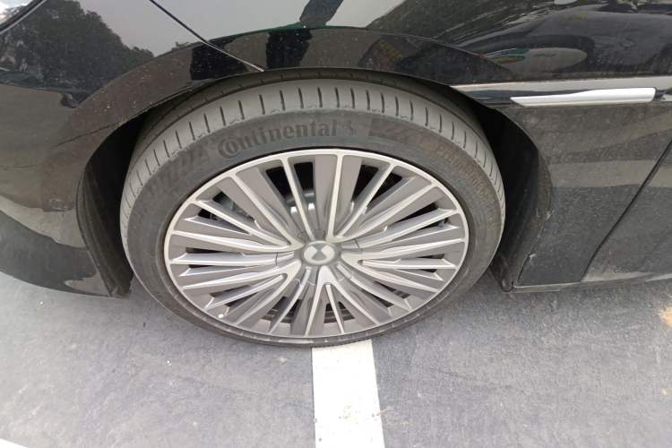 Used Denza Z9 2024 1100 km All-Wheel-Drive Ultra Version