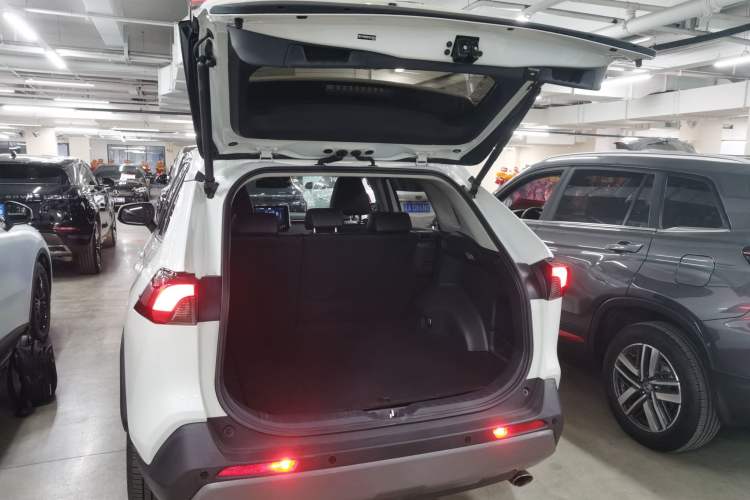 Used Toyota RAV4 2020 Dual-Engine 2.5L E-CVT Two-Wheel Drive Elite Edition
