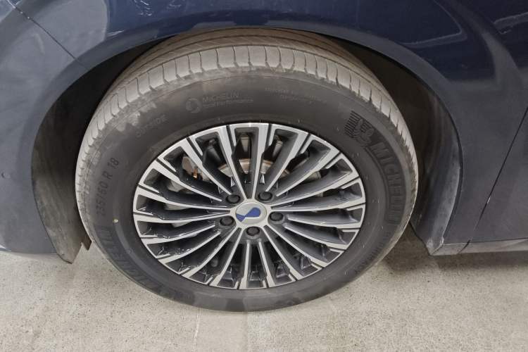 Used Denza D9 2024 DM-i 980 Four-Wheel Drive Flagship Model
