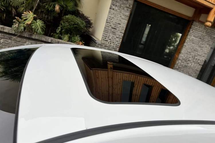 Used Geely Auto Emgrand 2019 Leading Edition 1.5L Manual Upward Asian Games Edition China VI
