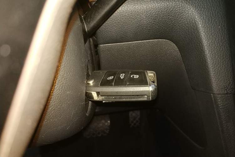 Used Volkswagen Golf 2017 1.6L Automatic Comfort Million-Vehicle Anniversary Edition
