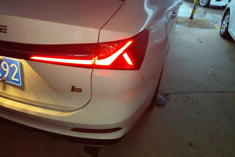 Used Roewe i5 2023 1.5L CVT Luxury Edition