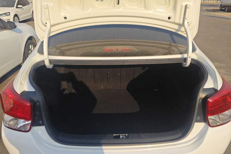 Used Hyundai Verna 2017 1.4L Manual Refreshed Version China V Standard
