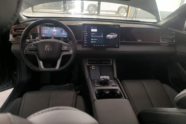 Used BYD Qin L 2025 DM-i Smart Drive 120KM Leading Model
