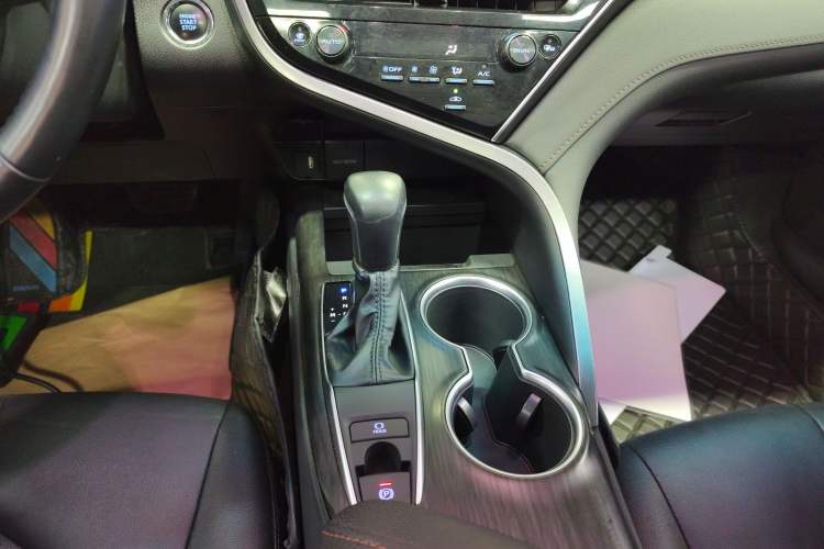 Used Toyota Camry 2021 2.0G Luxury Edition
