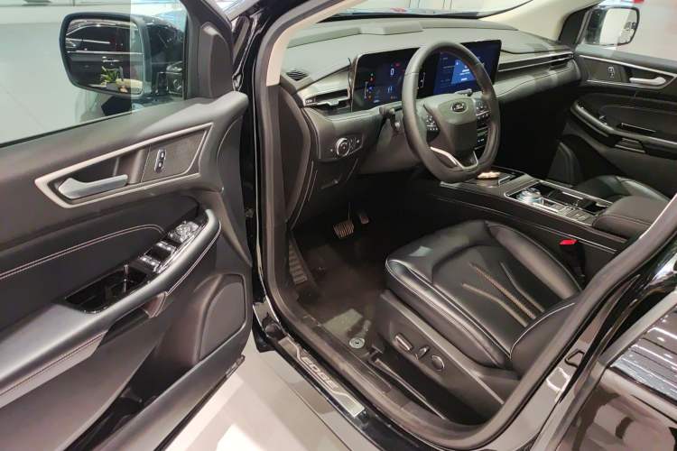 Used Ford Edge 2021 PLUS EcoBoost 245 Two-Wheel-Drive Platinum Edition 5 Seats
