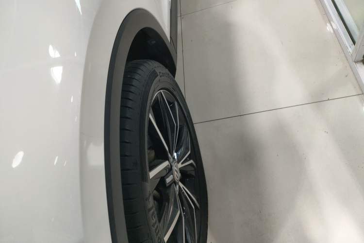 Used Volkswagen Tiguan L 2019 330TSI Automatic Two-Wheel Drive Smart Luxury Version China V Emission Standard