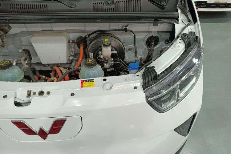 Used Wuling Yangguang 2024 300KM Comfort Version Passenger Van 75kW
