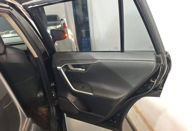 Used Toyota Wildlander 2022 2.0L CVT 4x4 Luxury PLUS Edition
