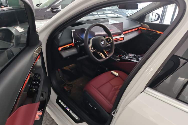 Used BMW 5 Series 2025 530Li Luxury Edition M Sport Package