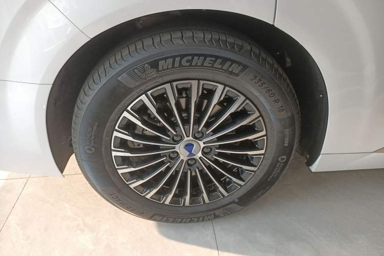 Used Denza D9 2024 DM-i 980 Four-Wheel Drive Prestige Model
