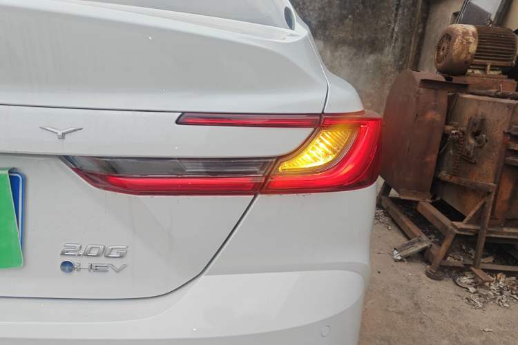 Used Toyota Camry 2024 Dual-Motor 2.0 HG Premium Edition
