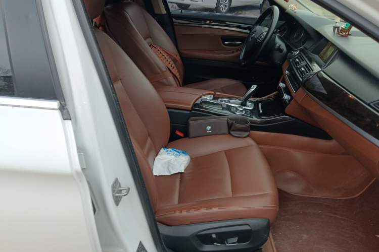 Used BMW 5 Series 2014 525Li Leading Model

