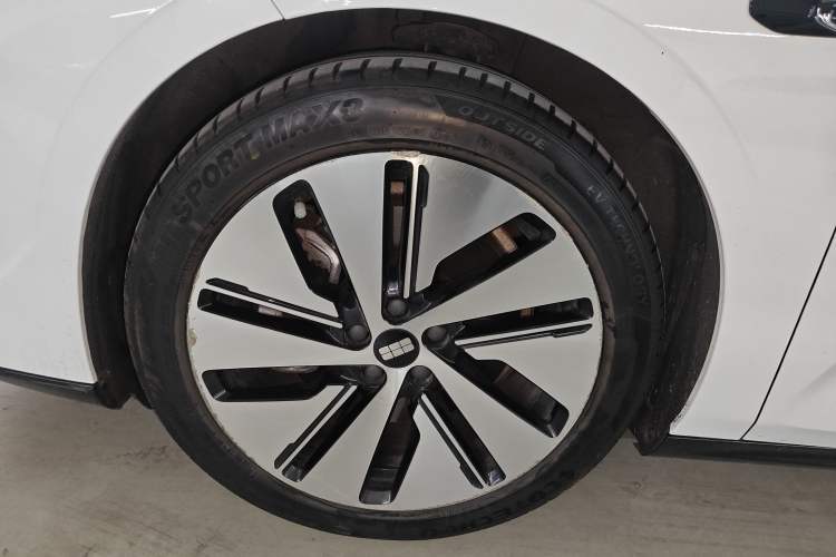 Used Geely Galaxy E8 2024 665 km Range Rear-Drive Starship Long-Range Version
