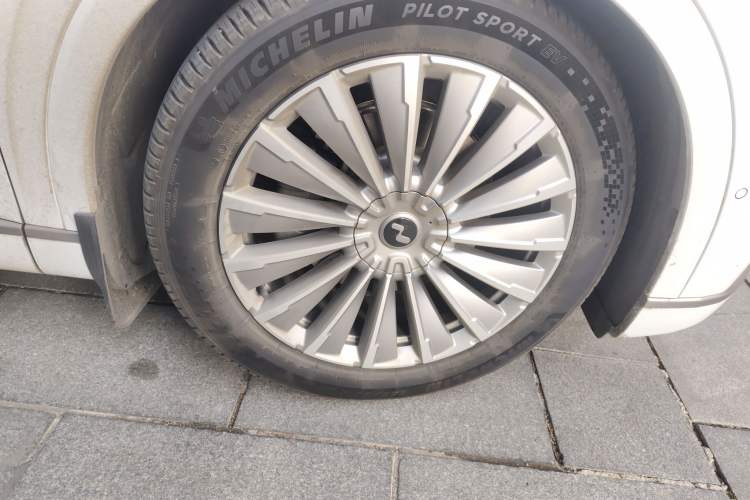 Used ONVO Luxeed L90 2025 Model—Max Six-Seater Version
