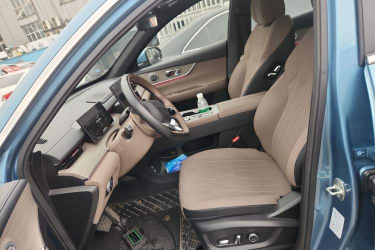 Used Chery Tiggo 8 PLUS C-DM 2025 1.5T 116 km Prestige Version 5 Seats