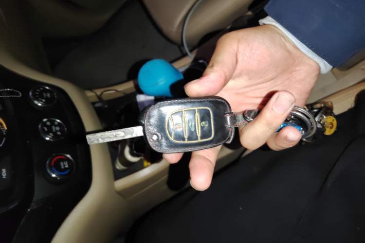 Used Baojun 730 2014 1.5L manual Comfort ESP version 7 seats
