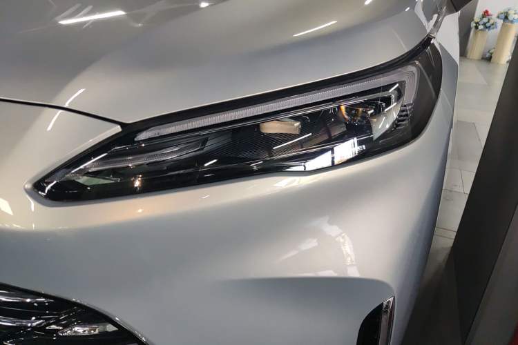 Used Buick GL8 New Energy 2025 Lu Shang Luxury Edition 7-Seater
